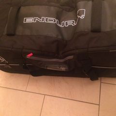 Endura cycling Rolling case with compartments