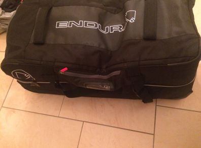 Endura cycling Rolling case with compartments