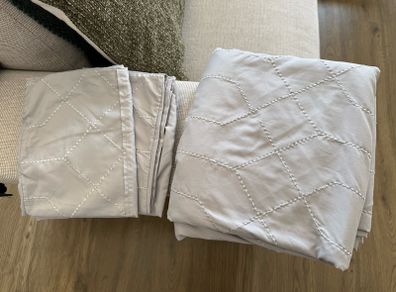 Grey king size duvet cover set in great condition