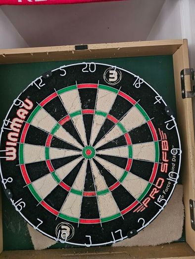 Dartboard + 7 sets of darts + spares - job lot