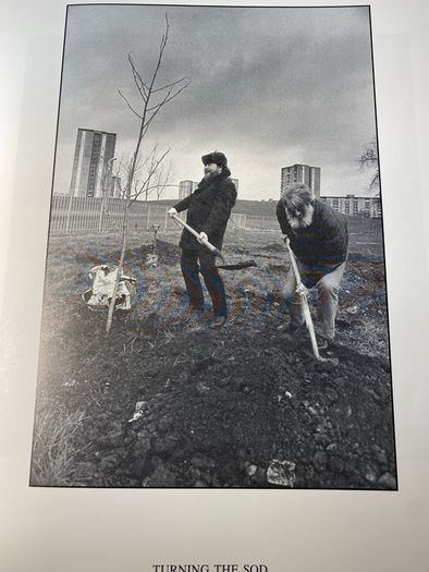 photo book Dublin One in a Thousand Author: Tom Lawlor