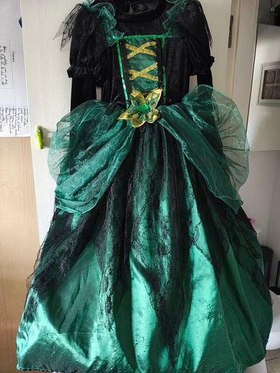 Girl's dress up dress size 7-8years