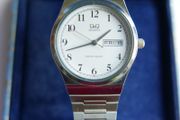 Vintage Q&amp;Q Quartz Watch Men Silver White Day Date Analog New Battery works well
