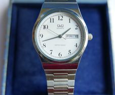 Vintage Q&Q Quartz Watch Men Silver White Day Date Analog New Battery works well