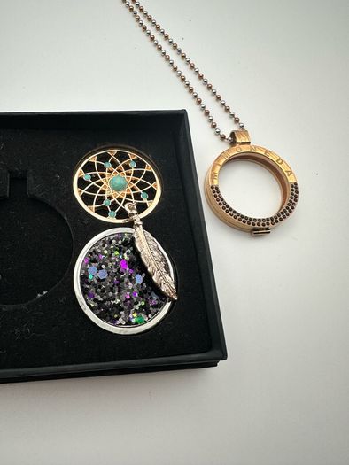 Mi Moneda Type Necklaces