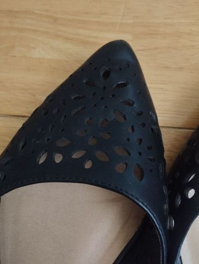 flat pointy shoes