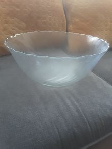 Fruit Bowl/Large Clear Glass Fruit Bowl .. Size: 4" H x 10" W