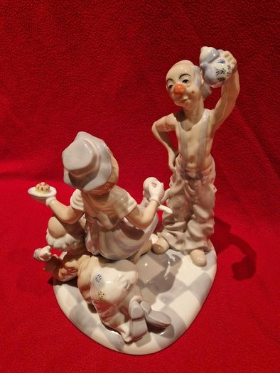 Large Lladro Type Figurine