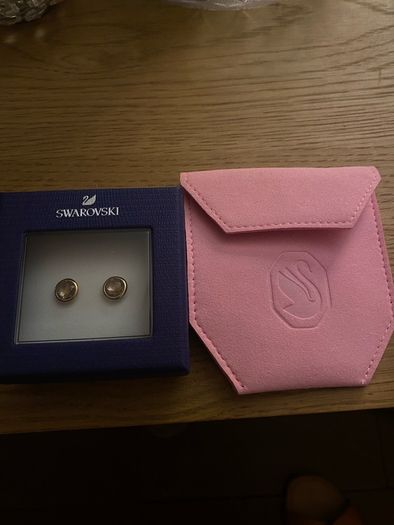 Swarovski gold earrings with gold crystal