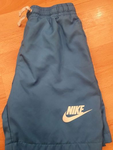 NIKE Casual Shorts ... Size: Medium (137 - 147 cm) ... Age: 10 to 12 Yrs