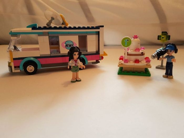Lego Friends Heartlake News Van 41056