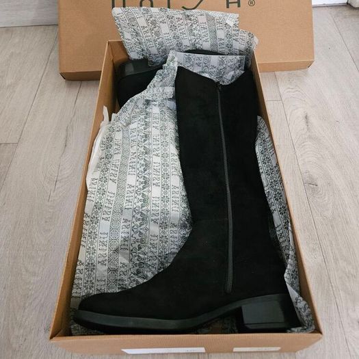 Unisa low heel knee height Spanish black suede leather boots RRP 165 euro new & in a presentable box UK size 8 EU 42C
