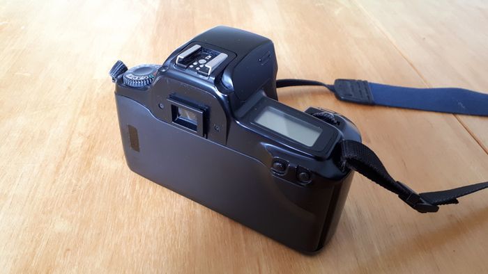 Canon EOS 35mm film camera for sale 700 1000F 5000