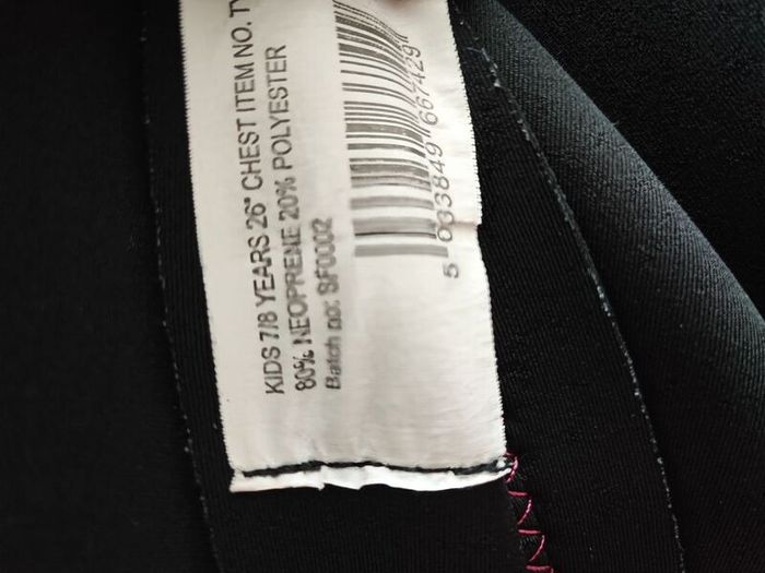 Kid's wet suit - 7-8 years old 26"