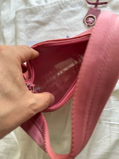 Prada re-edition 2000 mini bag pink