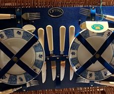 picnic basket for 4 brand new with tag