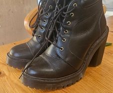 Doc Martins Averil ankle boots
