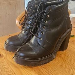 Doc Martins Averil ankle boots