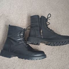 Black boots UK7
