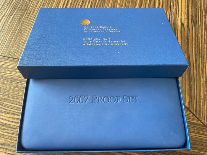 2007 Proof set, Mint set and two euro card