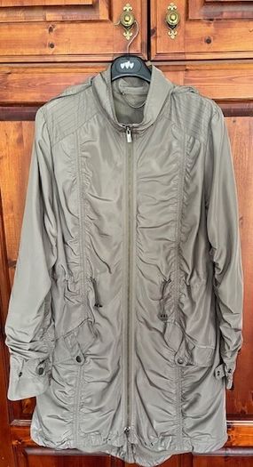 Dutch Brand Yaya Coat Jacket Ladies. Medium. Sage Green / Khaki. Satin Finish.  Detachable hood. Excellent. Proceeds To Medecins Sans Frontieres.