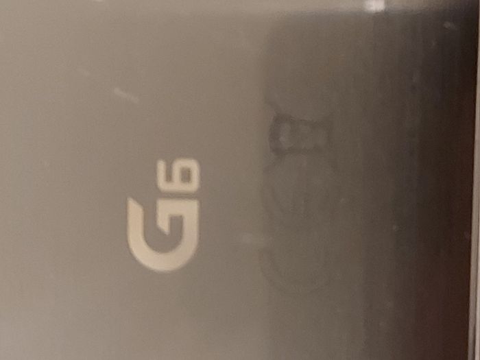 LG G6 mobile phone, 32GB, sim tray missing, excellent cosmetic condition otherwise