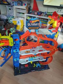 Hot wheels ultimate garage