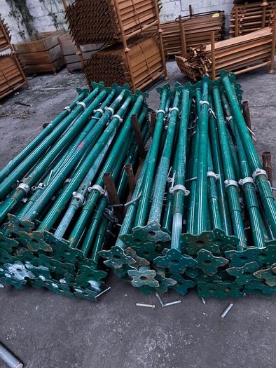 Ex hire Acrow props