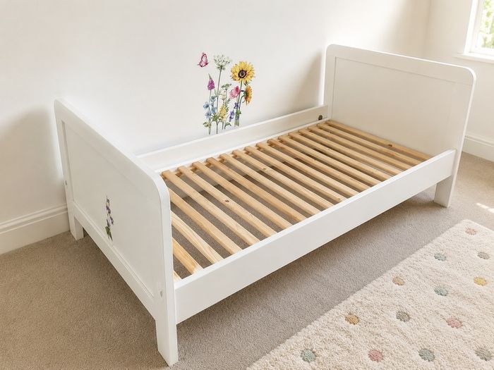 Toddler bed