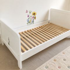 Toddler bed