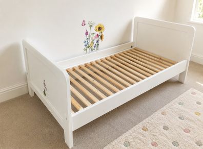 Toddler bed