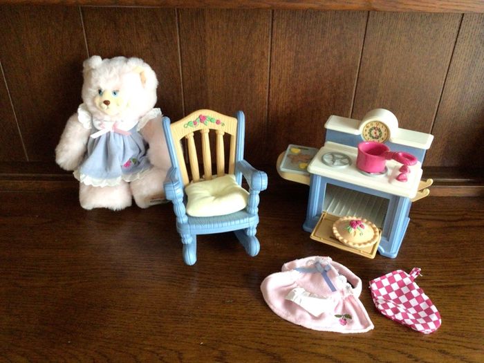 Vintage 90s Fisher price Briar berry "Berry Lynn bear "W/ Accesories