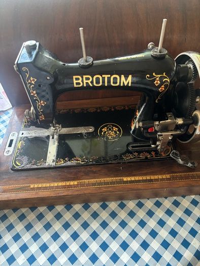 Antique Brotom Sewing machine. (Hand) 100 yrs