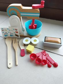 Wooden baking set