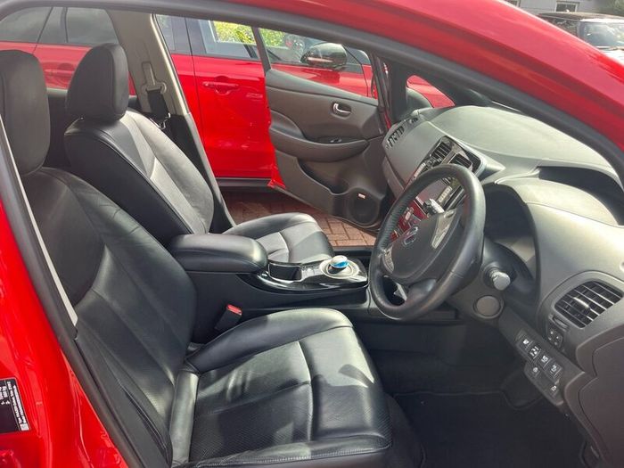 2017 Nissan Leaf 30KWH 5DR Auto 94,000km, FSH