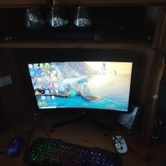 Curved Monitor