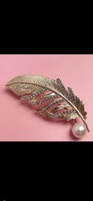 Brand New real pearl brooch