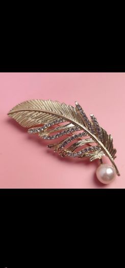 Brand New real pearl brooch
