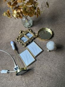 gold frames, Lamp and decor