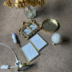 gold frames, Lamp and decor