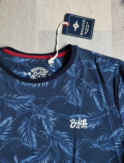 Baileys t-shirt - Medium - NEW