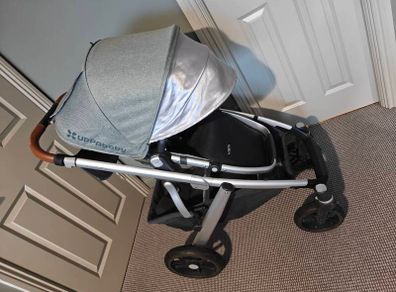 Uppababy Vista V1 Complete Bundle (Emmett Green) Footmuff and Organiser included - Exceptional Condition