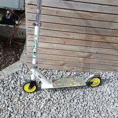 Kids' scooter