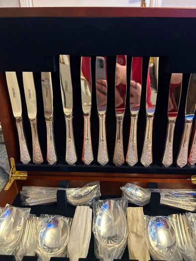 Newbridge Silverware 6 place cutlery set