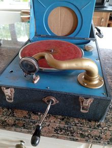 Gramophone wind up record player