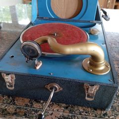 Gramophone wind up record player