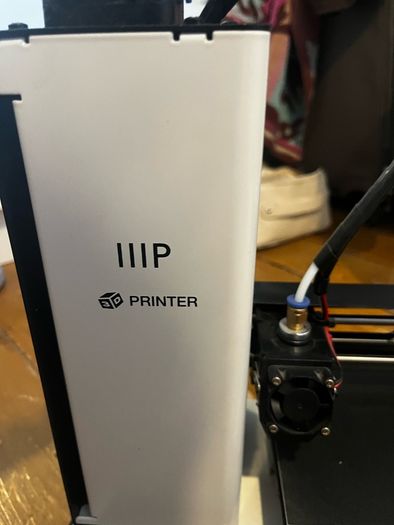 Brand new 3D printer (includes original box and packaging)