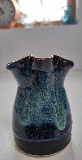 Stunning Bernard Kavanagh Handmade Irish Pottery Creamer & Dish Set