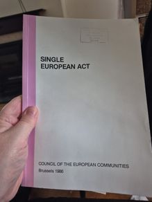 1986 Single european act with clippings of the time