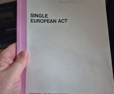 1986 Single european act with clippings of the time